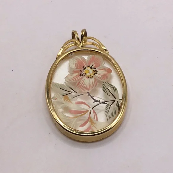 ✅ 2/$10 ✅ Vintage Floral Picture Country Gold Tone Vintage Pendant for Necklace - Picture 1 of 5